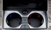 Собственици на автомобили съдят BMW заради... държачите за чаши