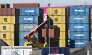 САЩ слагат тракери за проследяване на незаконни пратки чипове до Китай 