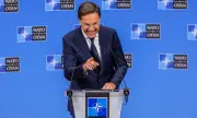 Рюте: Русия продължава с насилието, но НАТО стои зад Украйна