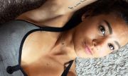 Съпруга на футболист разгорещи мъжете със сочното си дупе