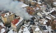 Горяха три къщи в центъра на Габрово (ВИДЕО)