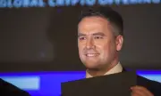 Майкъл Оуен пристига в София