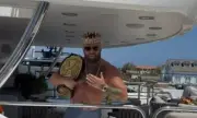 Конър Макгрегър позирайки с пояс на MAX FIGHT: "България е в сърцето ми!"