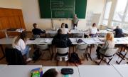 Норвегия отваря началните училища