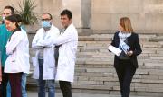 Коронавирус в България: прави ли са лекарите и сестрите, които напускат?