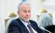 Британското правителство заплаши Абрамович със съд