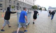 Протестът продължава, блокадите остават