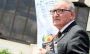  Министърът на отбраната изненада Димитър Пенев с невероятен подарък