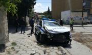 Лек автомобил блъсна патрулка, двама полицаи в болница