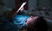 Децата, използващи телефон преди 13-годишна възраст, по-често имат самоубийствени мисли