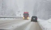 Зима е, а тирове нарушават забраната за движение през прохода "Петрохан"