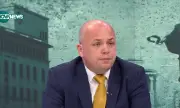 Обясненията на Никола Минчев се родеят със запотените розови четива в стил "50 нюанса европарламентарно"
