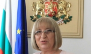 Цецка Цачева – логичен коз в нелогична кампания?