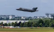 Франция и Израел преплетоха щпаги на най-голямото авиационно изложение (СНИМКИ)
