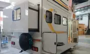 Двуетажен кемпер с тераса