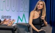 Спортна журналистка събра половин милион лайка с фотоси по бански