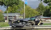 Кола се разцепи на две след удар в дърво в София, има загинал