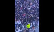Фенове се саморазправиха с човека, предизвикал огромния скандал снощи (ВИДЕО)