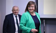 Мимикрията на Нинова: и със Запада, и с Русия