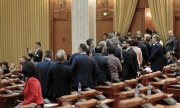 Румънското правителство оцеля в парламента