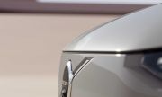 Volvo EX90 дразни с "хлъзгав" външен дизайн