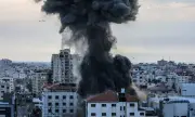 Тежки бомбардировки! Израелската армия засилва ударите по Газа в навечерието на преговорите с Тръмп