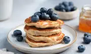 Рецепта на деня: Палачинки с рикота, овесени ядки и боровинки