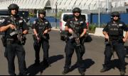 Американски полицаи бяха нападнати от въоръжен с меч