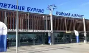 Ситуация на Летище Бургас: Изнесоха мъж на носилка, жена му била мъртвопияна и неадекватна