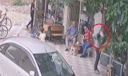 Невероятно видео: бебе оцеля по чудо, падайки от балкона