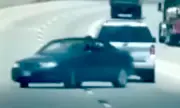 Арестуваха мъж теглещ кола на заден ход по магистрала (ВИДЕО)