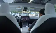 Автономна Tesla започна да се върти в кръг, след като не успя да открие изход от паркинг (ВИДЕО)