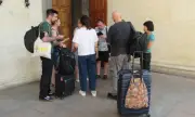 Поредна БДЖ драма: Българи и чужденци стояха блокирани с часове във вагон на гарата в Русе