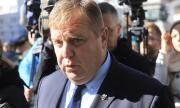 Каракачанов се самоизолира, имал контакт със заразен генерал