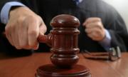 Изритаха адвокатка от съда. Носела забрадка