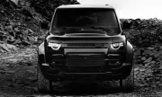 Запознайте се с изцяло черния Land Rover Defender