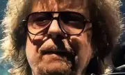 Пропадна прощалният концерт на ELO, фронтменът Джеф Лин е болен ВИДЕО