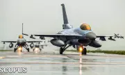 Боен самолет KF-16 се запали при излитане в Аляска, пилотите катапултираха