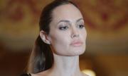 Анджелина започва да губи контрол