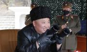 Ким гледа отблизо изстрелването на снаряди