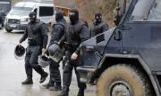 200 полицаи дирели Росен... А той – открит от военни в барака!