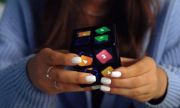 Игрова конзола под формата на интерактивно кубче на Рубик (ВИДЕО)