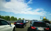 Автовоз се обърна на "Тракия"