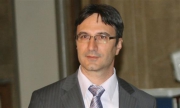 Заместникът ми получава колкото един миньор