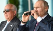 Путин се радва на нов изтребител (ВИДЕО)