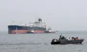 Най-опасният морски маршрут в света! Корабите в Червено море търсят начини за защита от атаки на хутите