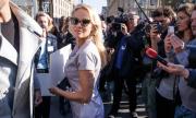 Памела Андерсън се хвърли в защита на Асандж