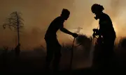 Горски пожар край Атина наложи евакуация в предградието Крионери