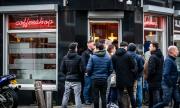 Нидерландия отваря кафенетата