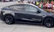 Първата Tesla без шофьор вече бе засечена по улиците (ВИДЕО)